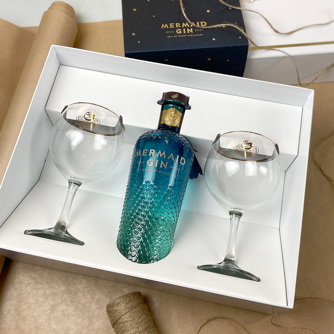 Mermaid Gin gift set with bottle and glasses